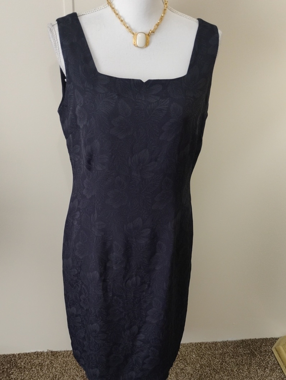 Stunning Jones New York Black Floral Jacquard Midi Sheath Dress